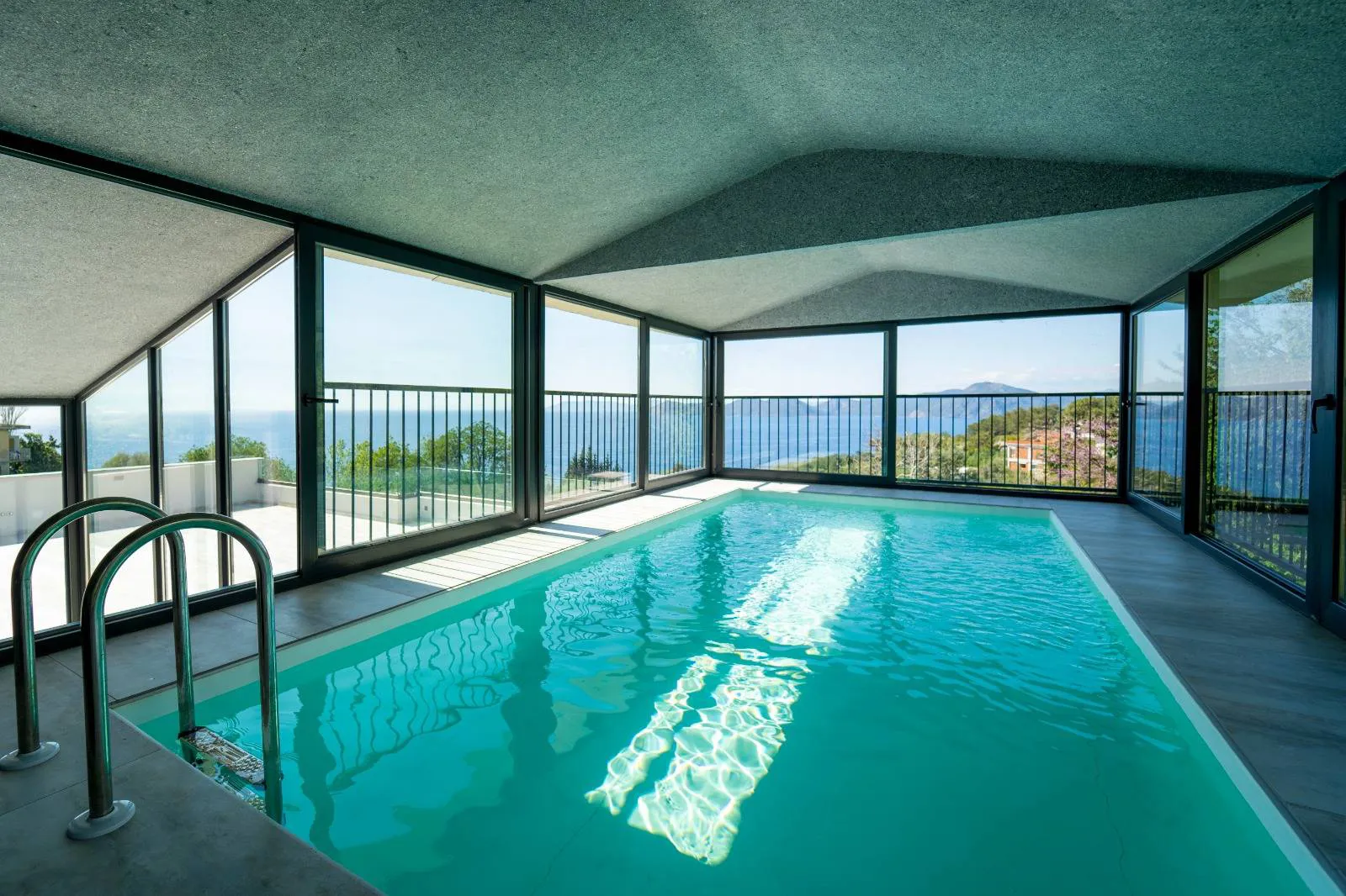 Fethiye'de Isıtmalı Havuzlu Kiralık Villalar: Dört Mevsim Tatilin Konforlu Hali