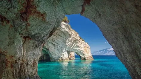 Delikli Koy Nerede? Çeşmenin En Doğal Koylarından Biri