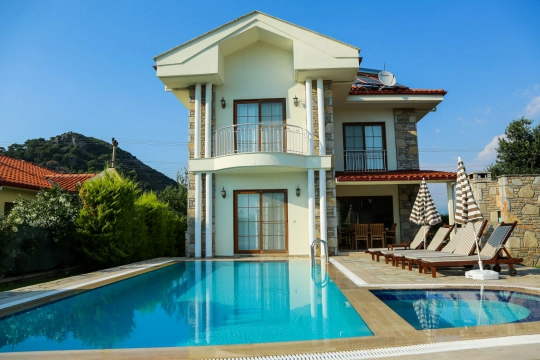 Kalabalık Ailelere Uygun Kiralık Villa