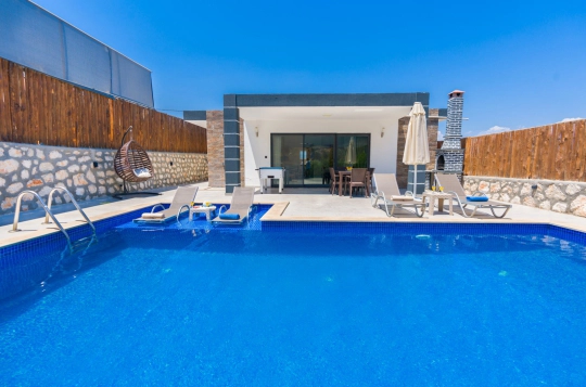 Plaja Yakın Kiralık Villa