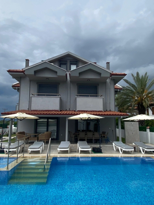 Plaja Yakın Kiralık Villa