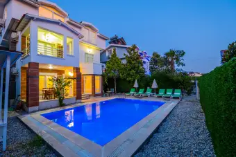 Villa White Diamond