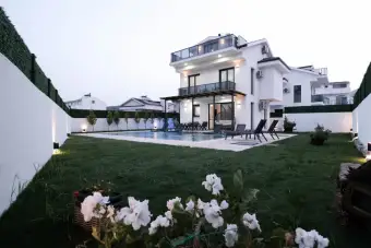 Villa Mirza 2