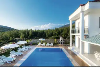 Villa Orka Four Season 1