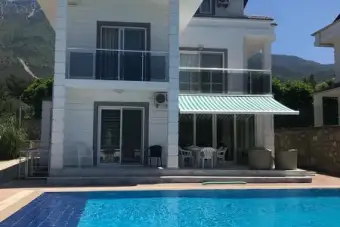 Villa Orka Four Season 1
