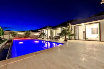 Villa Tire 2