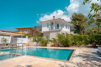 Villa Green House