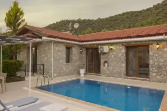 Villa Karyas