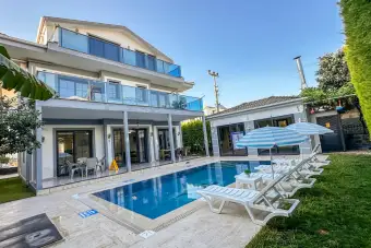 Villa Palace