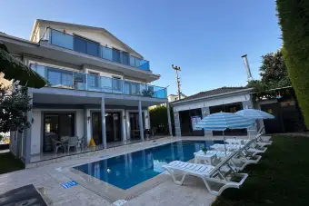Villa Palace