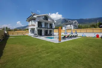 Villa Spring 3