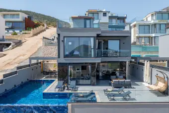 Villa Titan