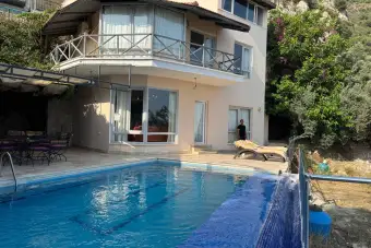 Villa Yakamosis