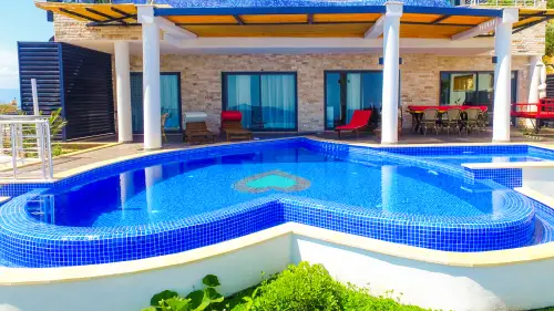 Villa Stone Heart Will