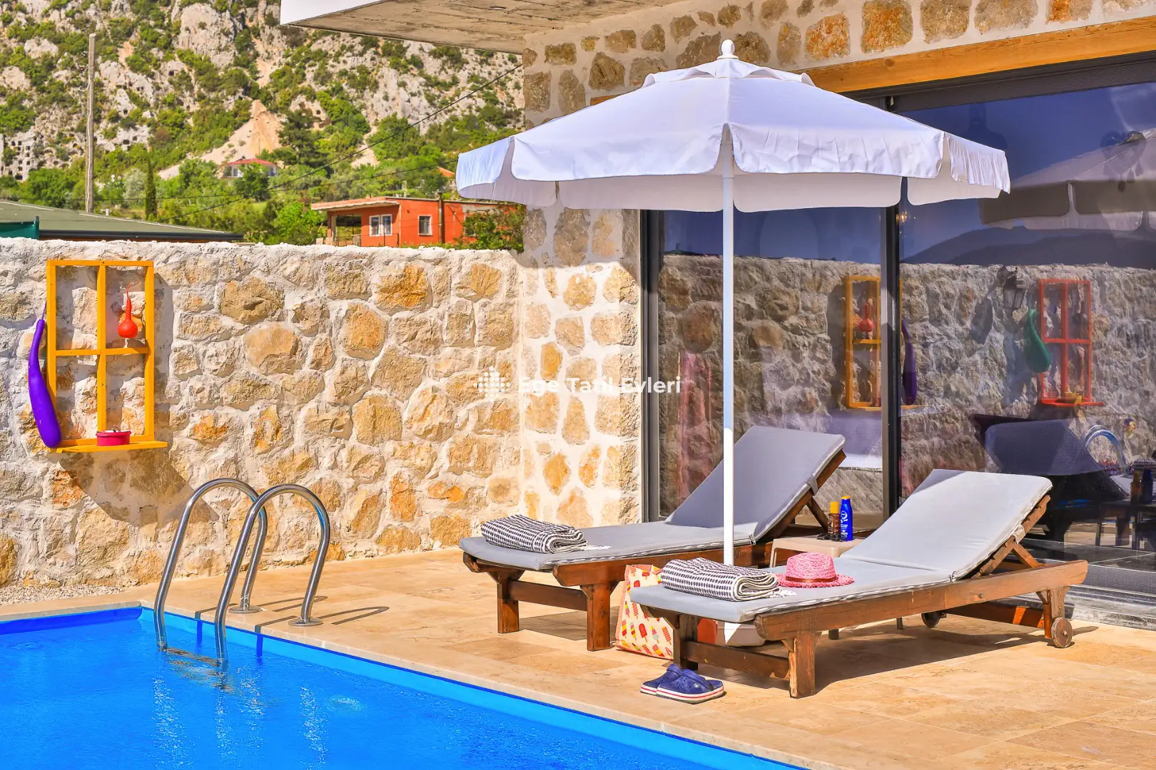 Villa Bird House Duo